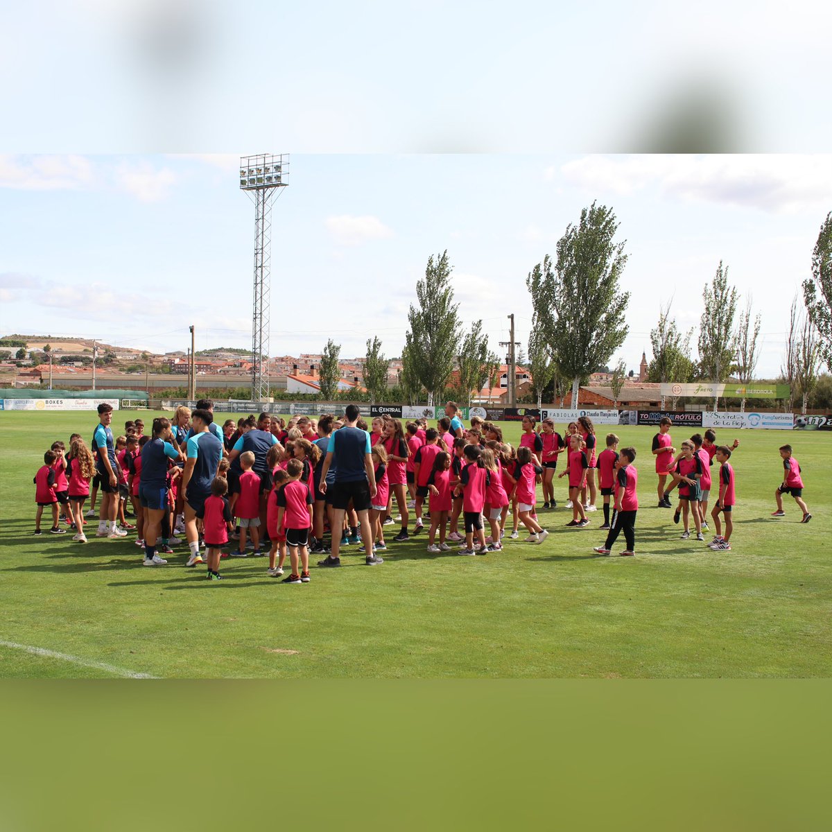 CampusPrade's tweet photo. 🤍Toca despedir este maravilloso campus, llega final de agosto y llega el fin del campus 2023.
Una vez más gracias a todos los que han hecho que esto salga tan bien, sobre a ellos, los niños por el comportamiento y los valores que han aprendido.
….. https://t.co/3w8HCmBqav