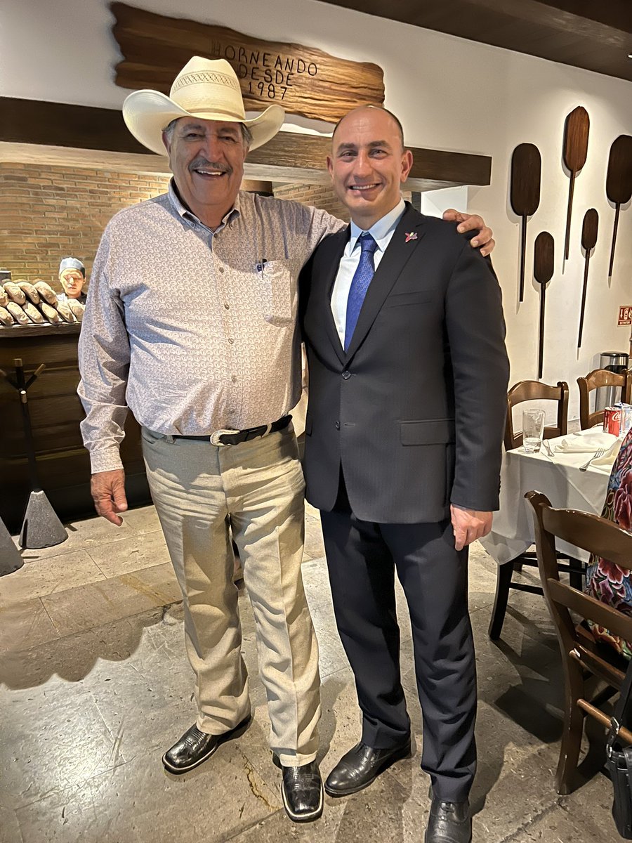 MATalibli's tweet image. Un gusto saludar y conocer al Diputado Salvador Alcántar Ortega del gran estado de #Chihuahua en el marco del #CIHALC2023.
Continuamos impulsando el diálogo parlamentario en beneficio de nuestros queridos pueblos.
🇦🇿🤝🇲🇽