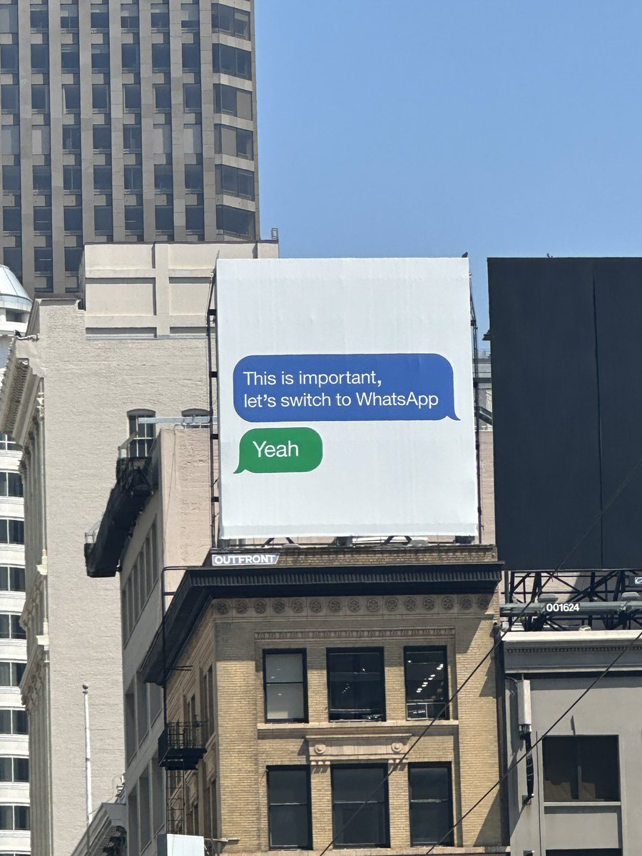 A 10 metros de una Apple Store, juegan fuerte los de Meta en SF, no?