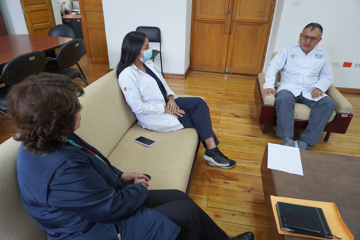 caaesanlazaro's tweet photo. El director del #CAAESanLázaro de @Salud_Ec Juan Ayala, Diana Llulluma responsable de psicología y Ximena Pérez de seguridad y salud del @ViviendaEc se reunieron para planificar charlas de prevención de adicciones y violencia intrafamiliar. 
#NuestroTrabajoContinúa https://t.co/9sUQmhZTpf