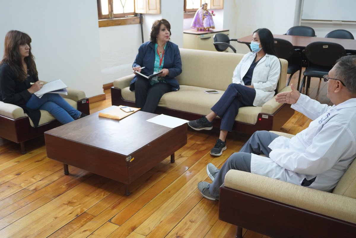 caaesanlazaro's tweet photo. El director del #CAAESanLázaro de @Salud_Ec Juan Ayala, Diana Llulluma responsable de psicología y Ximena Pérez de seguridad y salud del @ViviendaEc se reunieron para planificar charlas de prevención de adicciones y violencia intrafamiliar. 
#NuestroTrabajoContinúa https://t.co/9sUQmhZTpf