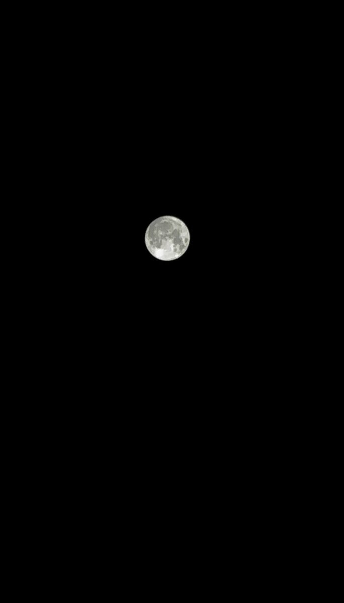 Oneechan88's tweet photo. Something about the moon tonight ✨✨ https://t.co/wAqBU9GNWQ