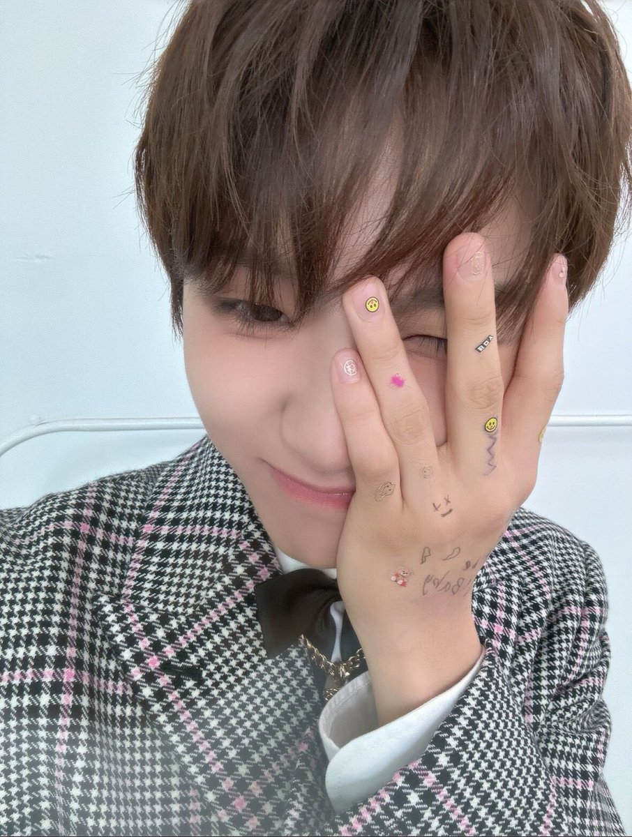 드디어 이 사진을 올리네요😎
오늘 뮤직비디오 티저 기대하도록!

#운학 #BOYNEXTDOOR #WOONHAK