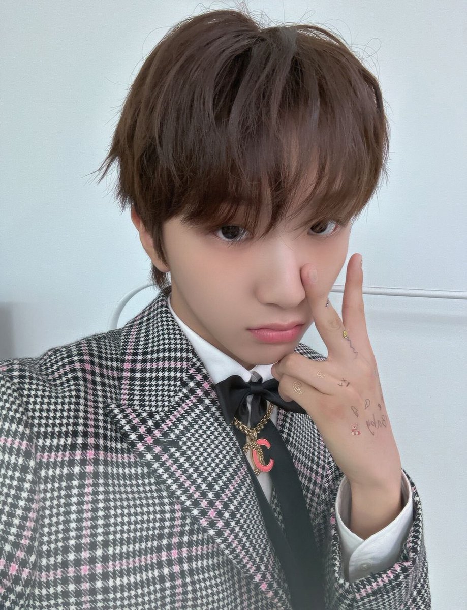 BOYNEXTDOOR_twt's tweet photo. 드디어 이 사진을 올리네요😎
오늘 뮤직비디오 티저 기대하도록!

#운학 #BOYNEXTDOOR #WOONHAK https://t.co/0k6MYeqdlt
