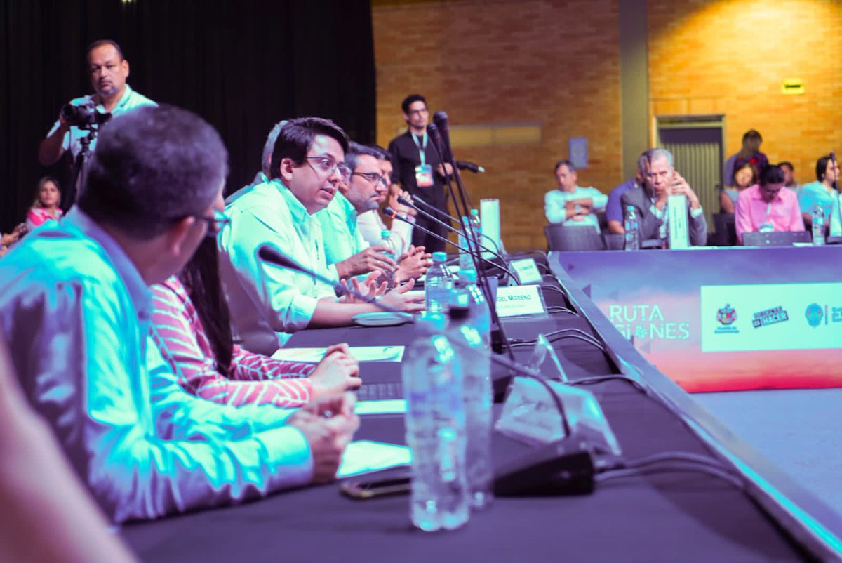 asointermedias's tweet photo. Hoy alcaldes de #CiudadesIntermedias y nuestro Presidente @MiguelMorenoSu presentaron @asointermedias en #RetoRegiones en #Bucaramanga y dialogaron sobre: El desarrollo como un propósito de competitividad
Organizado por @Prisamediaco @WRadioColombia @CaracolRadio @ElPaisAmericaCo https://t.co/R0sRNdeWwi