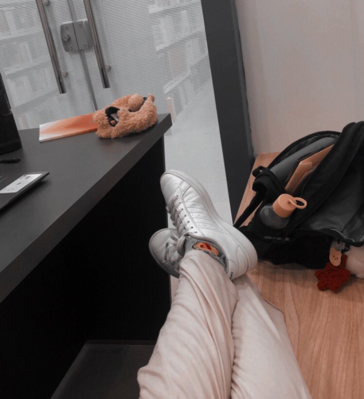 psiquebook's tweet photo. anoitecer na biblioteca para fazer relatórios de estágio 💗 https://t.co/Zi2QeK8kDA