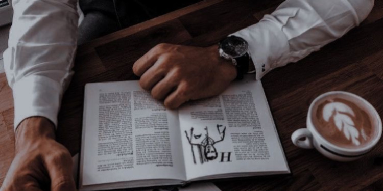 BENJAMIN ELIJAH BERRY;         

 original character. professor of literature at harvard. portrayed by a detailed and descriptive writer. mv. ms. 18+ only for mature content.nsfw. possible triggering content. sls &amp; banter. minors dni

                       ♡ + ↻?