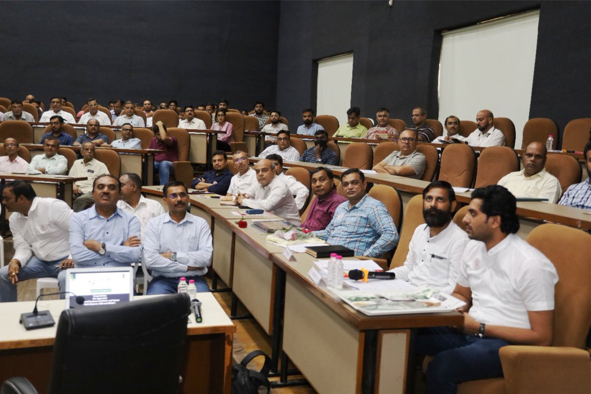 With sessions on startup policy & GeM functionalities, notable guests included Shri Ishwarbhai Sajjan & Shri Satishbhai Patel. The event highlighted the commitment to empower local industries & drive growth. (2)

#laghuudyogbharati #lubvalsad #Gujarat #vapi #ekkai #valsaddistrict
