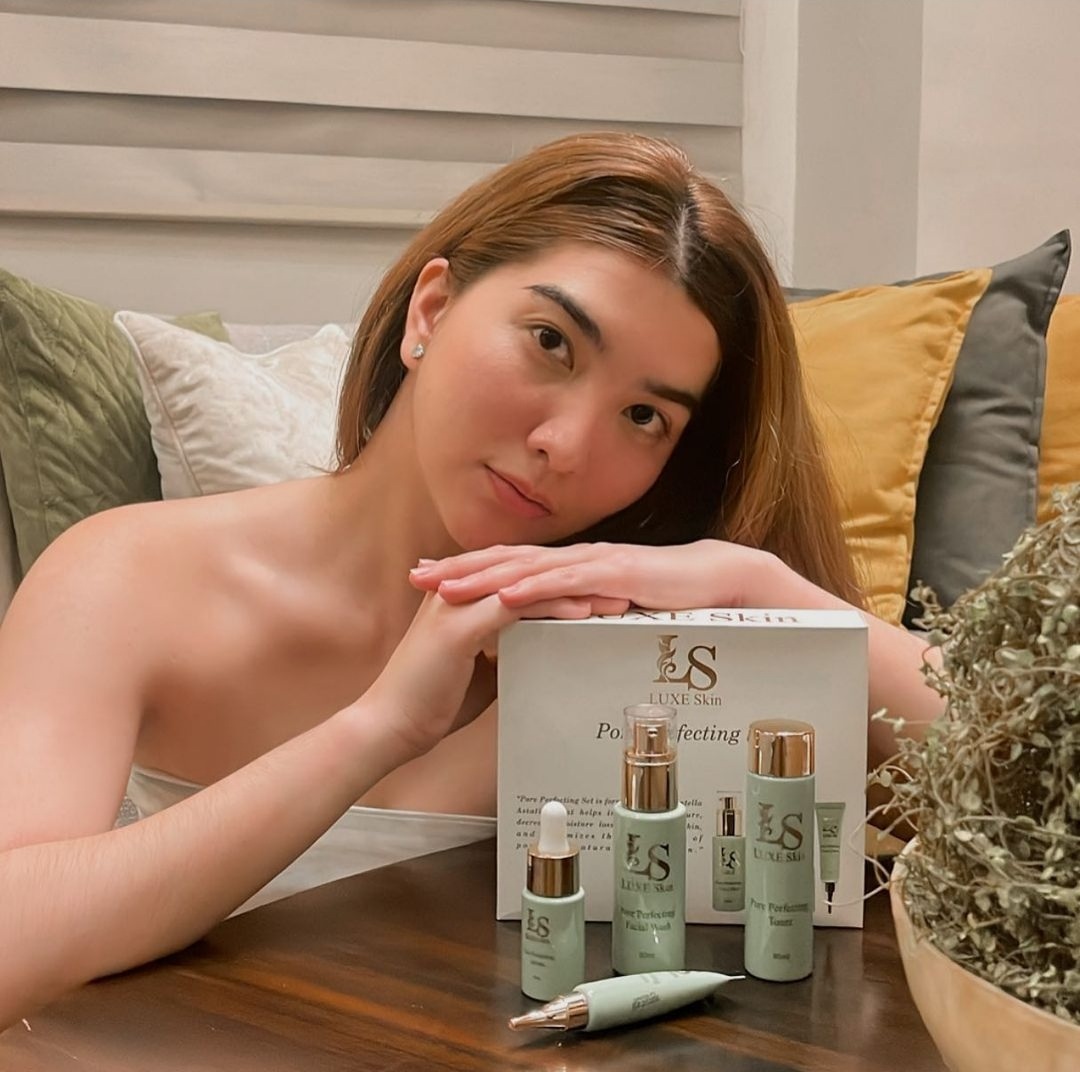 hygieia_1994's tweet photo. Calling all beauty aficionados, save 10% on Pore Perfecting Set until September 16 get ready to shop til you drop! 🛍️
So mark your calendars🛍️

🛒 If you are ready to shine, visit us at 
on Shopee, Lazada, and TikTok shop

#Luxeskin #paydaysale #skincare #poreperfecting https://t.co/wpOOWUCvkY