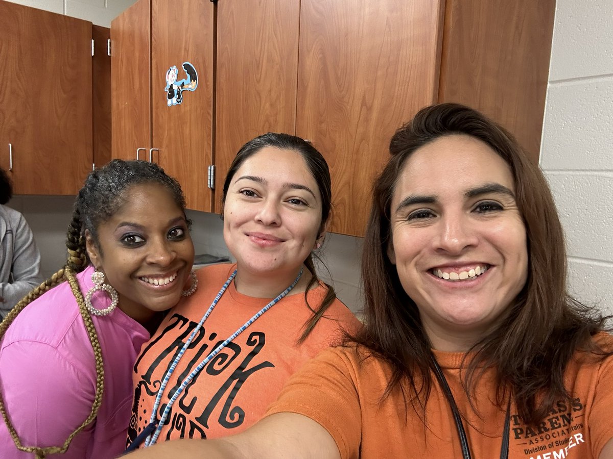 VeronicaGranat6's tweet photo. Pearls of Wisdom club @duryeaschool ❤️ it was an amazing first meeting @ngranderson1 @sparklemommylcm @jperez0301 @Barwill71 @TASSNEWTON https://t.co/DjPKZEDsxX