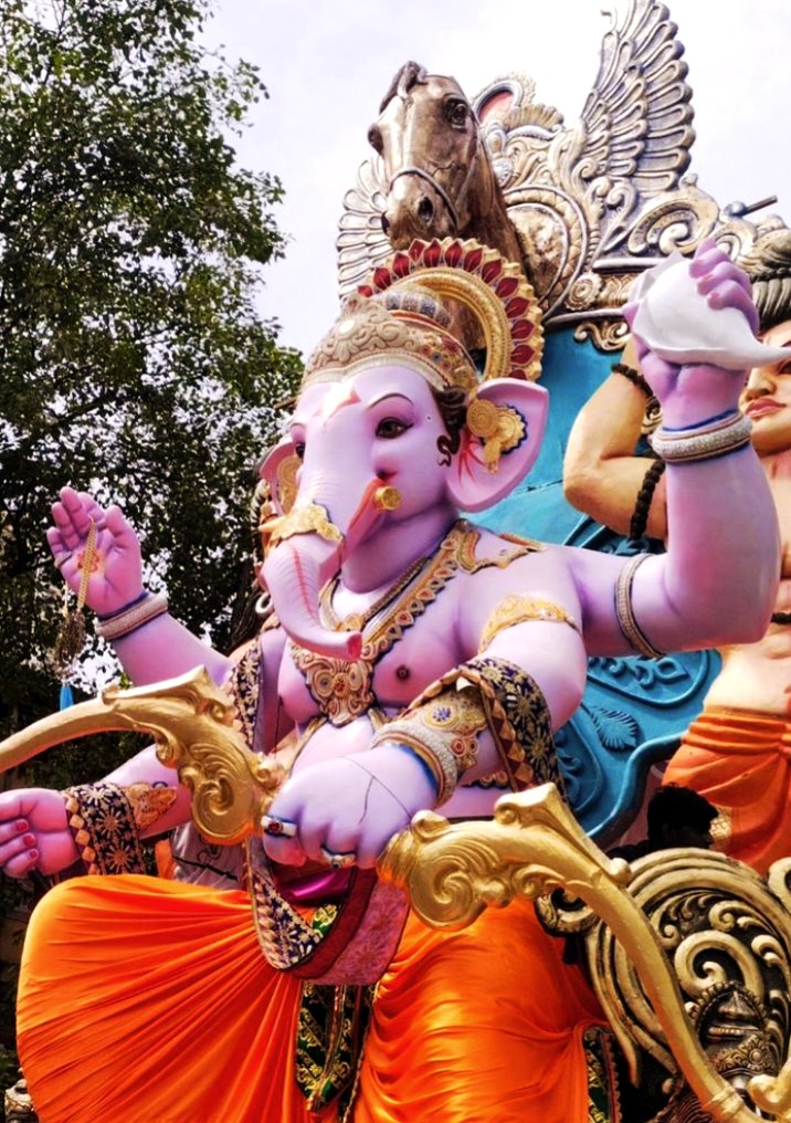 🌺 II ॐ गं गणपतये नमः II 🌺 
गणेशोत्सव २०२३:
Ganpati festival 2023:
Parsivadacha Dhundivinayak 🕉️🙏🏵️
#ganpati
#ganeshchaturthi2023 #siddhivinayak #ashtavinayak #festival #GaneshaChaturthi #Temple #lordganesh #Indian #StrayKids #Ganeshotsav #ganesh #SHIVA #MumbaiMeriJaan