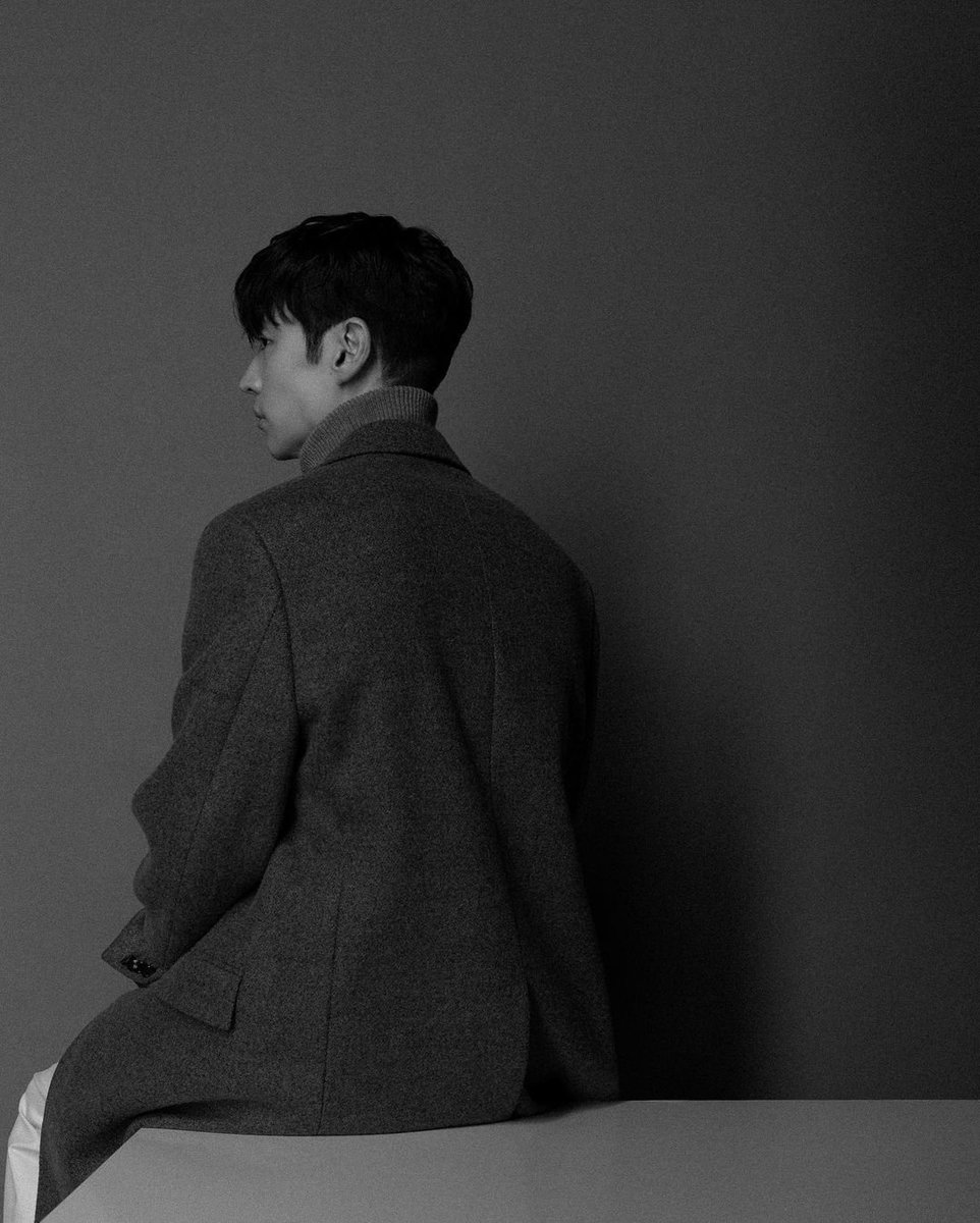 PHHoonist's tweet photo. @leejehoon_official
Instagram Update 📸
⠀
Caption ~
B cut🪞 @voguehongkong

#LeeJeHoon #이제훈
#Hoonstagram https://t.co/b4oQUkaU4h