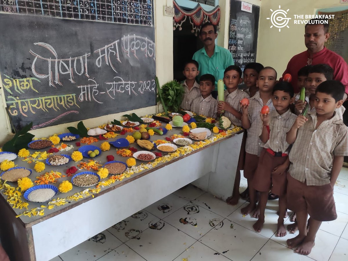 tbr_india's tweet photo. The girls and boys from one of our partner schools shows us their spread of #millets, fresh seasonal fruit, and green veggies! The messages of #PoshanMaah and healthy habits are reaching all over!

#TogetherWeCan #BuildNutritionSecurity https://t.co/lAcAaNyLca