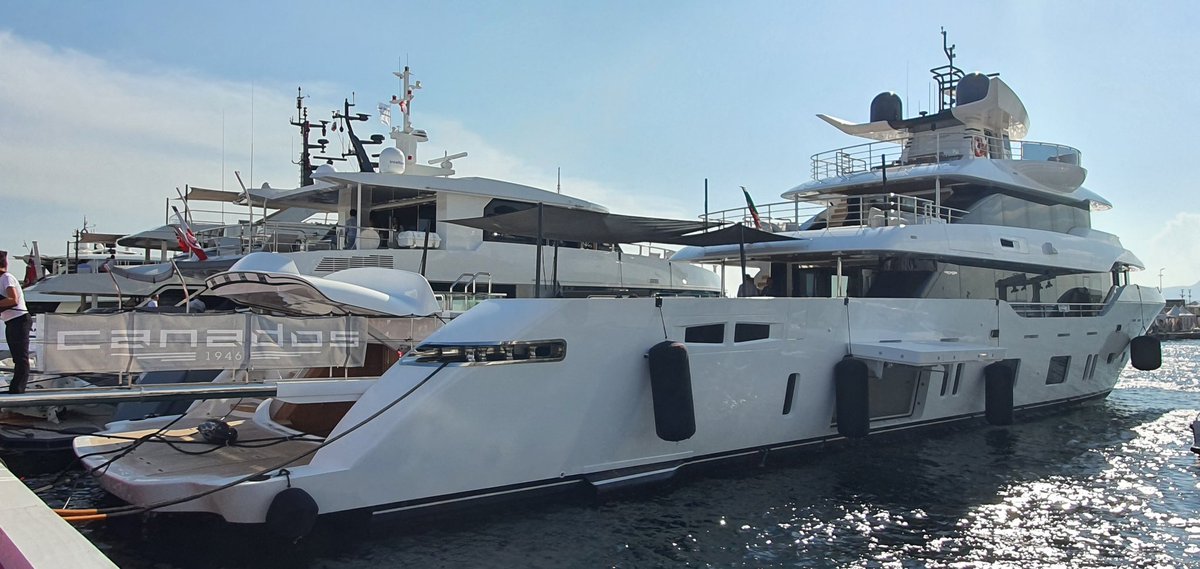 Canados Oceanic 143-43m
#cyf23 #cannesyachtshow #explorer #sea #boat #day3 #Travel #ocean #seaofstars #walking #x #onboard #yacht