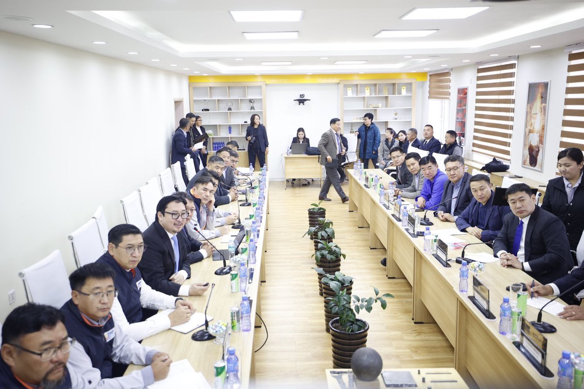 Монгол Улсын Ерөнхий сайд Л.Оюун-Эрдэнэ Дархан-Уул аймагт ажиллах үеэрээ "Дарханы төмөрлөгийн үйлдвэр" ХХК-ийн үйл ажиллагаатай танилцлаа. Тус үйлдвэрийг төрд буцаан авснаас хойш үйлдвэр алдагдалгүй ажиллаж эхэлсэн ч концессийн гэрээгээр ажиллаж байх үед үүссэн их хэмжээний