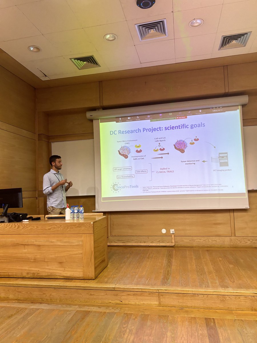 Oliviero Cini, doctoral candidate⁩ at ⁦<a href="/iMedULisboa/">iMed.ULisboa</a>⁩ ⁦<a href="/facfarmaciaUL/">FFUL</a>⁩ , presenting his research at the mid-term review meeting of ⁦<a href="/ProOnco/">OncoProTools</a>⁩