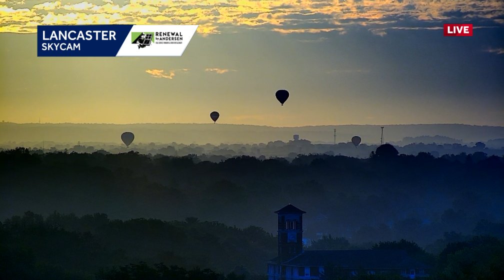 ChristineWGAL's tweet photo. 🎈 Can you spot the #HotAirBalloons in our #Lancaster skycam on the left? Zoomed-in shot on the right! #LancasterBalloonFestival #BirdInHand https://t.co/lHtWlDNLTD https://t.co/Dwh1tCjDyl