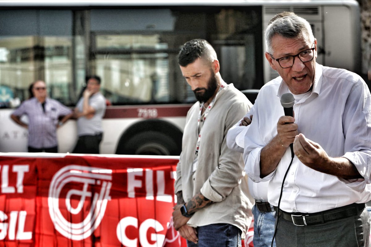 cgilnazionale's tweet photo. 🟥LA DEMOCRAZIA È PARTECIPAZIONE 
Verso la manifestazione nazionale del #7ottobre a Roma #LaViaMaestra. Oggi #MaurizioLandini all’assemblea delle lavoratrici e dei lavoratori #Atac a Roma. 

https://t.co/Jqj0cqQNhf https://t.co/JJiSxJOVCW