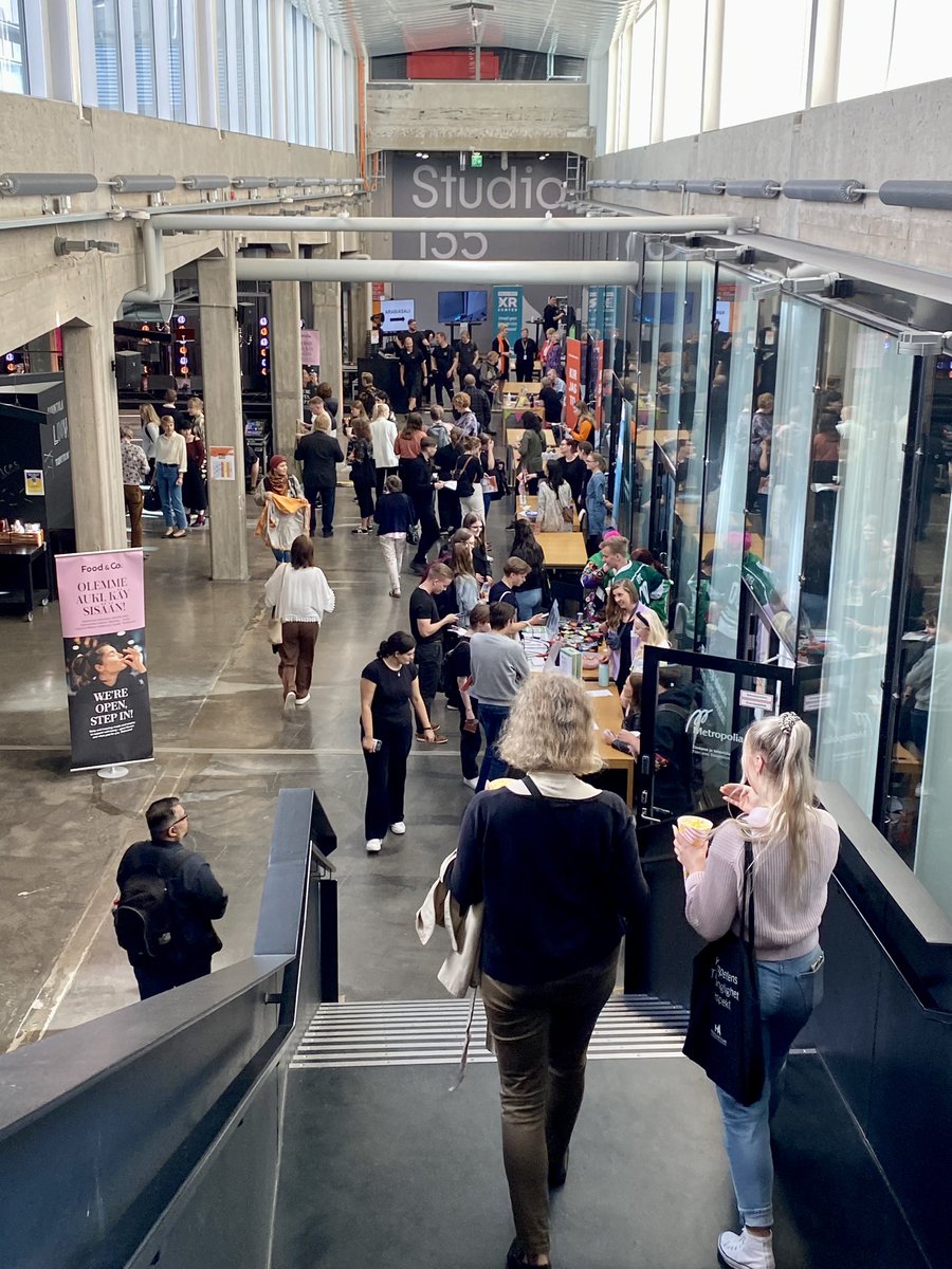 salolii's tweet photo. .@metropolia ’n 16.s lukuvuosi starttaa #MetGo-avajaistapahtumassa Arabian kampuksella. #yhteisöllisyys #avoimuus #lukuvuosi #avajaiset https://t.co/etbxMFdJdT