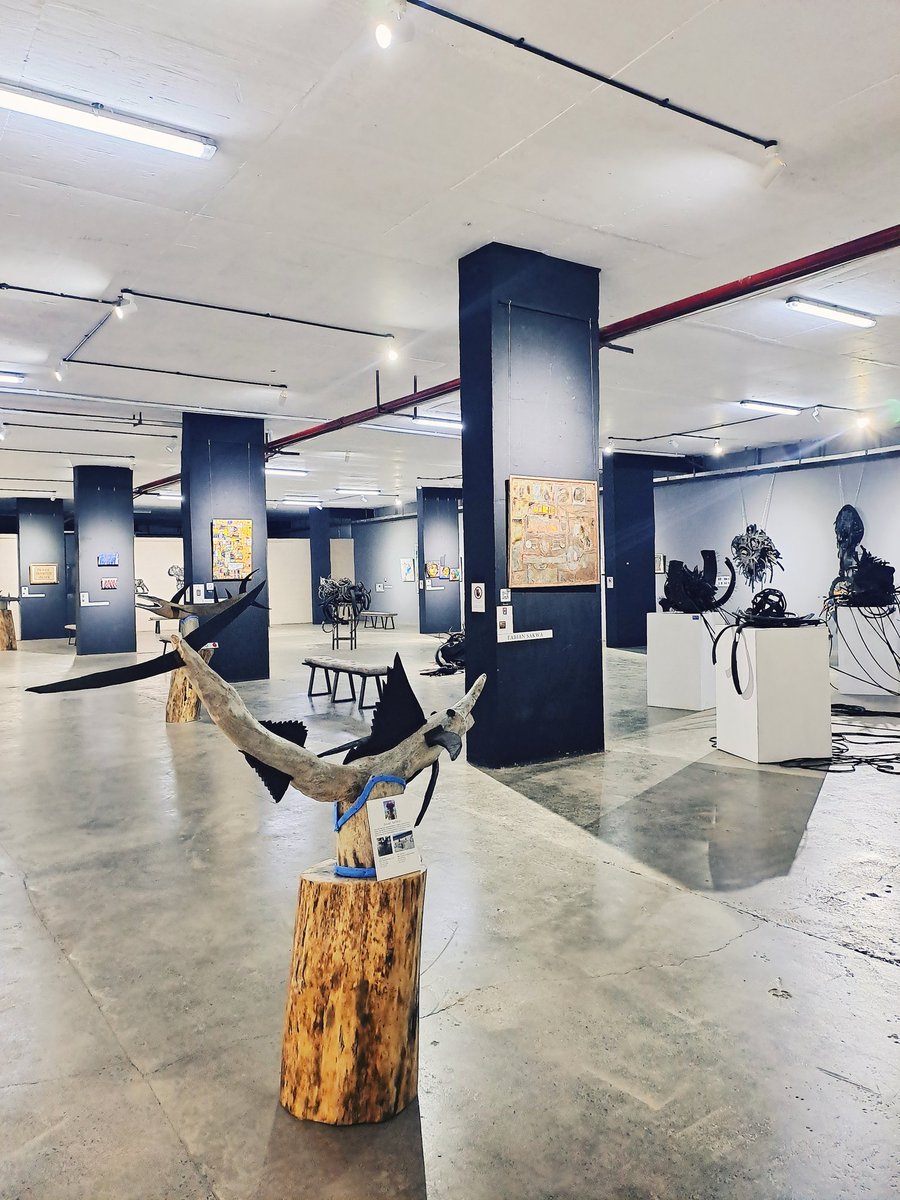 visualsbykoech's tweet photo. I am starting a thread of the art galleries as promised earlier. Visited the first one on the list and here are the details.

Name: Ardhi Gallery
Location:Ole Sangale Link Road,(https://t.co/IgKkVgLVRZ)
Current Exhibition: Esho Funi, A recycled art exhibition https://t.co/EYkBRL0qPQ