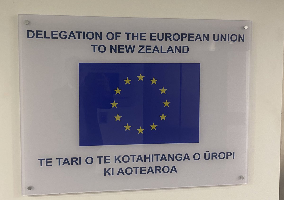 Kei te Tari o te Kotahitanga o Ūropi 🇪🇺ahau e mahi ana. So proud of @EUinNZ’s new office sign unveiled today for #tewikiotereomāori Kia kaha te reo Māori #multilingualism Kudos to @NinaObermaierEU @reomaori