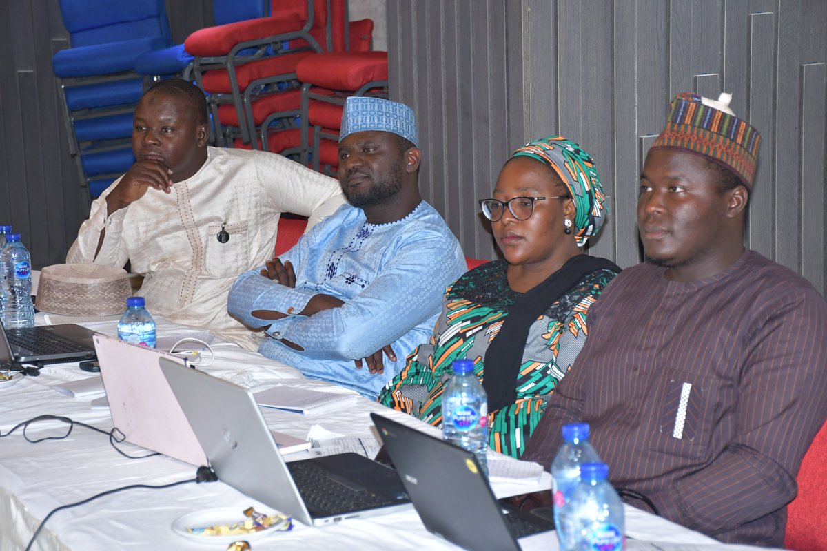 TheICIR's tweet photo. @OluAdanikin @USinNigeria @OluAdanikin taking participants on how to write compelling story pitches at the #PDGP training
@USinNigeria
#ICIRPDGP #USEmbassy #DemocraticGovernanceProject2023 https://t.co/ZhqQZR4QlM