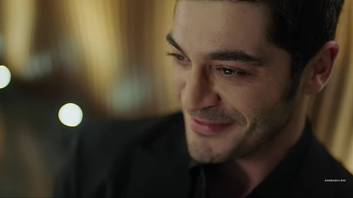 delenaeternity1's tweet photo. After watching many times the episode im convinced it was Dogan who called her for sushi dinner. That creepy call and how he acted during the dinner very different from Kenan #BambaşkaBiri https://t.co/jw5p6Pjb60