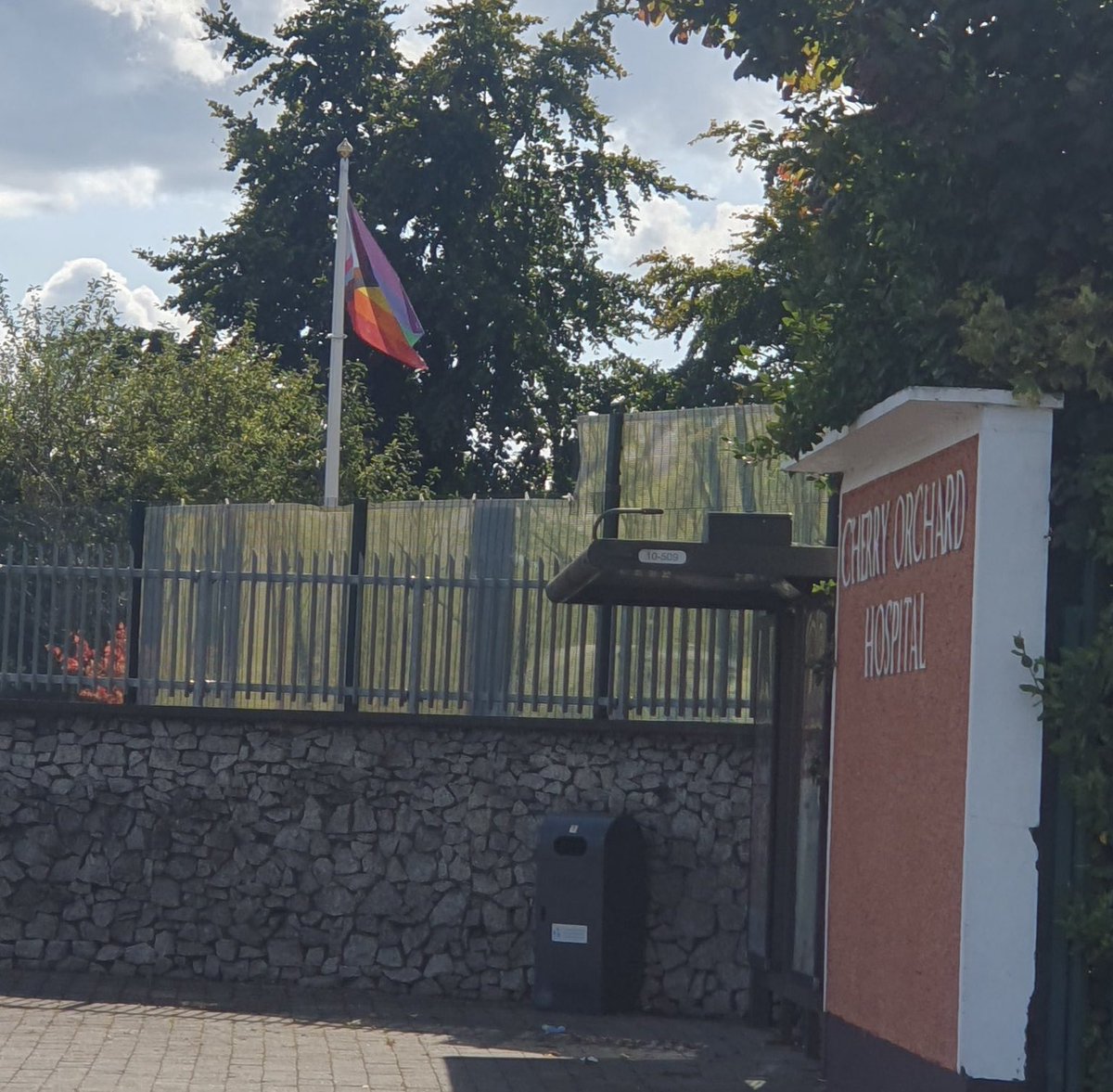 A specialist unit for children with “severe” mental health difficulties in Dublin has a “progress pride” flag (the one with the baby blue and baby pink colours of the transgender ideology movement), flying on its grounds. Someone who knows the situation on the inside says the…