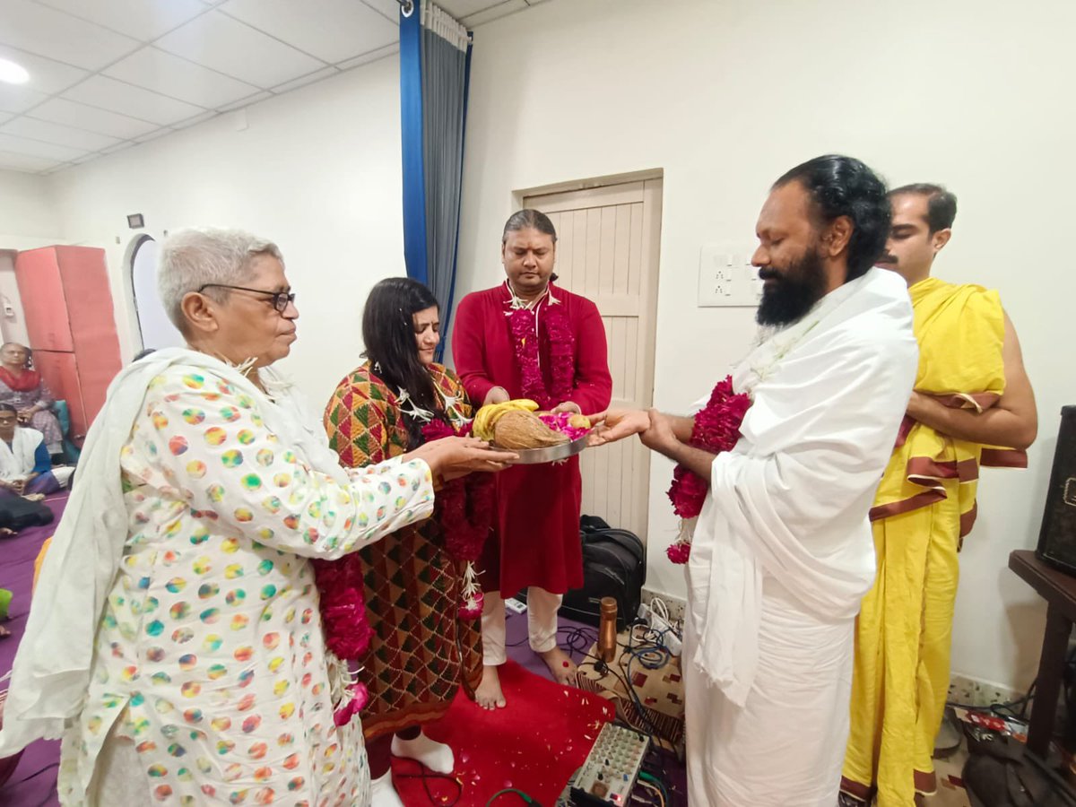 JGDSwamiji's tweet photo. #SravanRudraPuja2023 today morning Pooja from #Isanpur #Ahmedabad #VDSGujarat.
@AOLGujarat @Vaidicpujas https://t.co/K6YVh0taIo