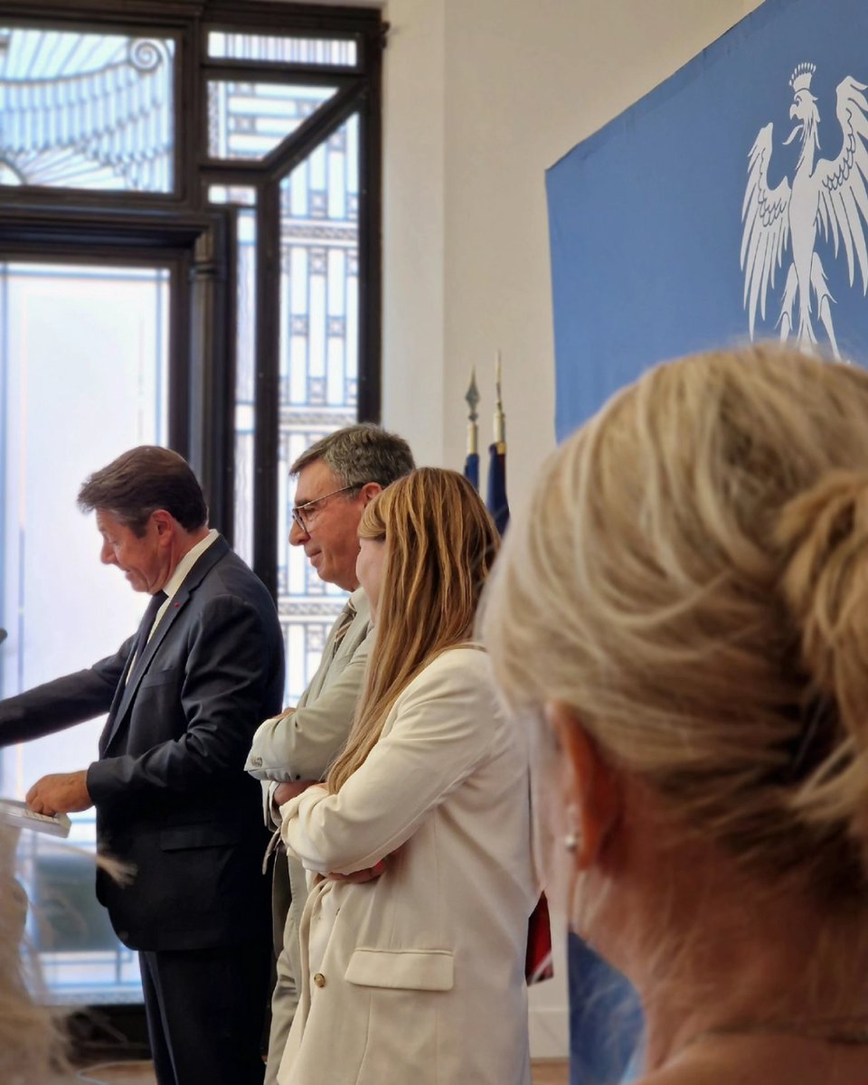 AnneRamos06's tweet photo. Je me souviens notamment des élections départementales en 2015, un moment clé de ma vie politique, de notre amitié. 

Ta présidence au sein de l'association Entraide et Partage a été un exemple éclatant de ton dévouement à améliorer la vie de ceux qui en ont le plus besoin. 

Au fil des années, nous avons partagé de nombreux événements, des joies, des moments difficiles, des défis aussi, et cela a encore renforcé notre lien. 

Aujourd'hui, je suis honorée et reconnaissante d'avoir eu l'occasion de vivre ces moments précieux à tes côtés. 

Avec mon amitié sincère,

Bon vent pour ta nouvelle  vie et reviens vite !