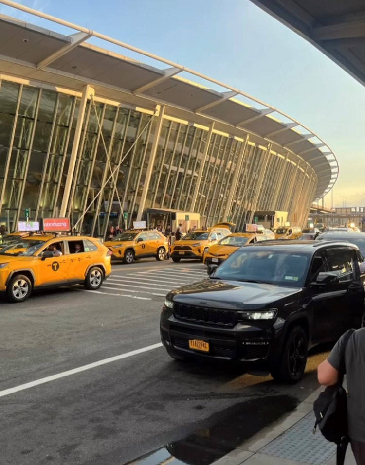 PES_Scanning's tweet photo. Yellow Cabs.... The #3dscanning team hit the Big Apple #NYC last night (UK time).

Now to catch up with the others on this #automotive #lightweighting #designoptimization #engineeringdesign project.

See more of our capabilities; https://t.co/hywldY0Pok https://t.co/o9VMWxQqaI