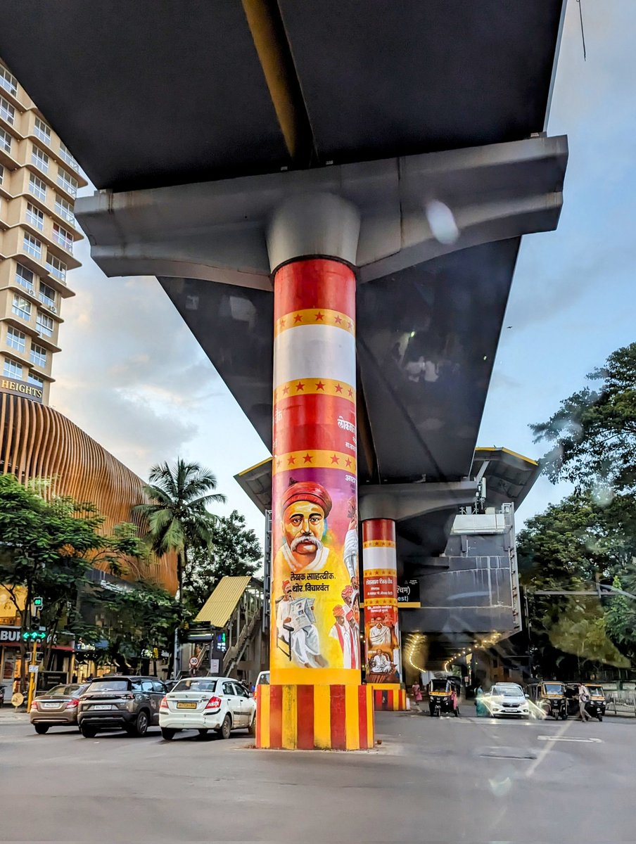 Some Piers at borivali west station colored nicely 🤤 #mumbaimetro2a