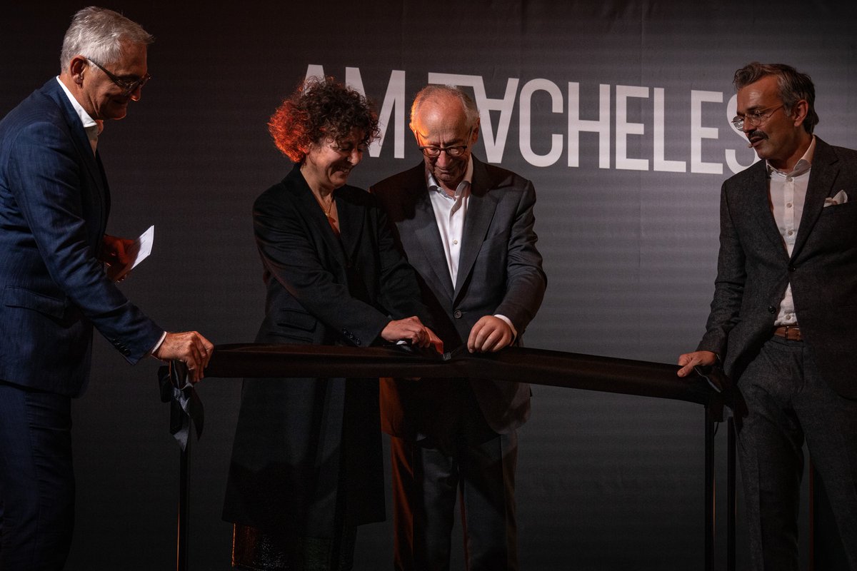 Update #Berlin-Mitte 🎉: Aaron-Bernstein-Platz im Stadtquartier AM TACHELES eröffnet. Umgeben von Meisterwerken wie SUITES AM TACHELES &amp; uvm. Bauphase komplett! 🏙️🔑 

Infos hier: bit.ly/36HHXqT

#amtacheles #suitesamtacheles #vert #form3 #frame #joux #allmyhomes