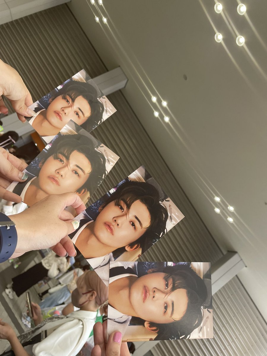 大阪でのカードお渡しの時に
素敵な関西シズニ3人と出会いました。
nariちゃん　うさちゃん　emmちゃん

ジェミン列に前後に並んだご縁💚
嬉しいな

これからもジェミン愛を叫びましょ💚

宜しくです🥰