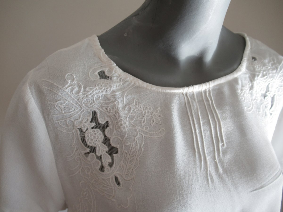 GrandmasDowry's tweet photo. White Romantic Retro Top Lace Top Blouse, Short sleeve, Back buttons https://t.co/rSiriDfECo #white #buttontop #shortsleeve #crew #band #blouse #shirt #top #whiteblousetop #embroideredtop #topblouse #lace #topforwomen https://t.co/meTtBZluI3