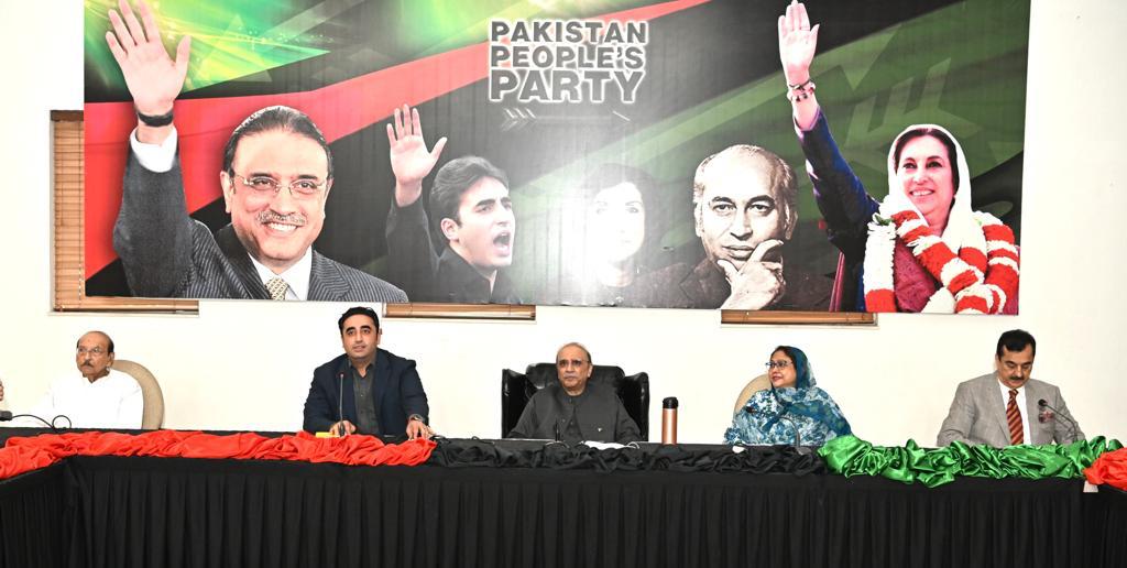 psfmansoor's tweet photo. صدر پی پی پی پی آصف علی زرداری اور چیئرمین پاکستان پیپلزپارٹی بلاول بھٹو زرداری کی سربراہی میں پی پی پی کی سینٹرل ایگزیکٹو کمیٹی کے اجلاس کا آغاز ہوگیا
@BBhuttoZardari https://t.co/YQd2SJOGFN