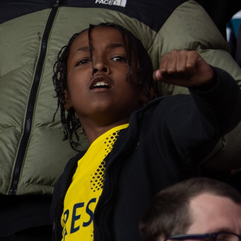 burtonalbionfc's tweet photo. 💛🖤 Burton Albion is saddened to learn of the passing of young supporter Hussein Quig-Diop.

The 13-year-old Season Ticket Holder passed away in tragic circumstances yesterday.

A page has been set up to assist his family at this extremely difficult time 👇

#BAFC