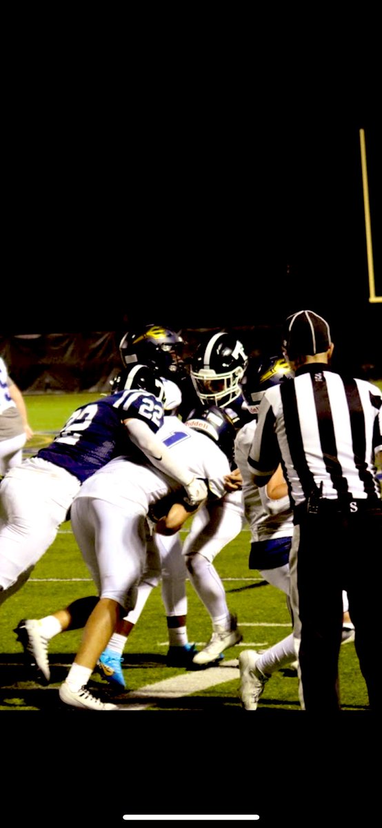 WTTitanFootball's tweet photo. 🏈GAMEDAY at Home!🏈
Titans(1-1) battle against Penfield(1-1) tonight at 7:45. Thursday night lights!  #GoTitans @ThomasAthletics @WCSDProud @SecVFootball https://t.co/OEH3PiU074