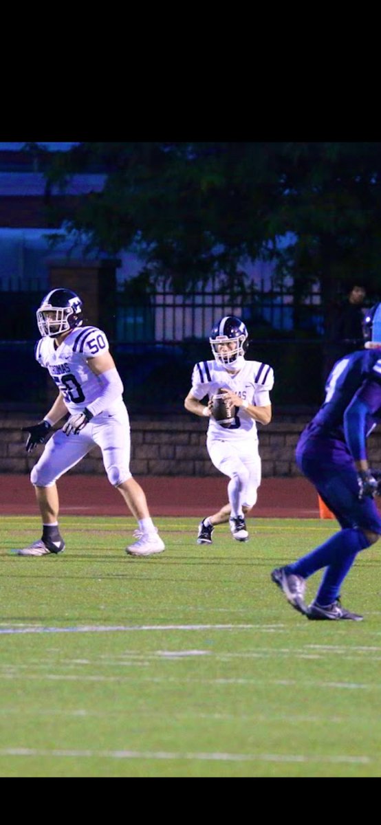 WTTitanFootball's tweet photo. 🏈GAMEDAY at Home!🏈
Titans(1-1) battle against Penfield(1-1) tonight at 7:45. Thursday night lights!  #GoTitans @ThomasAthletics @WCSDProud @SecVFootball https://t.co/OEH3PiU074