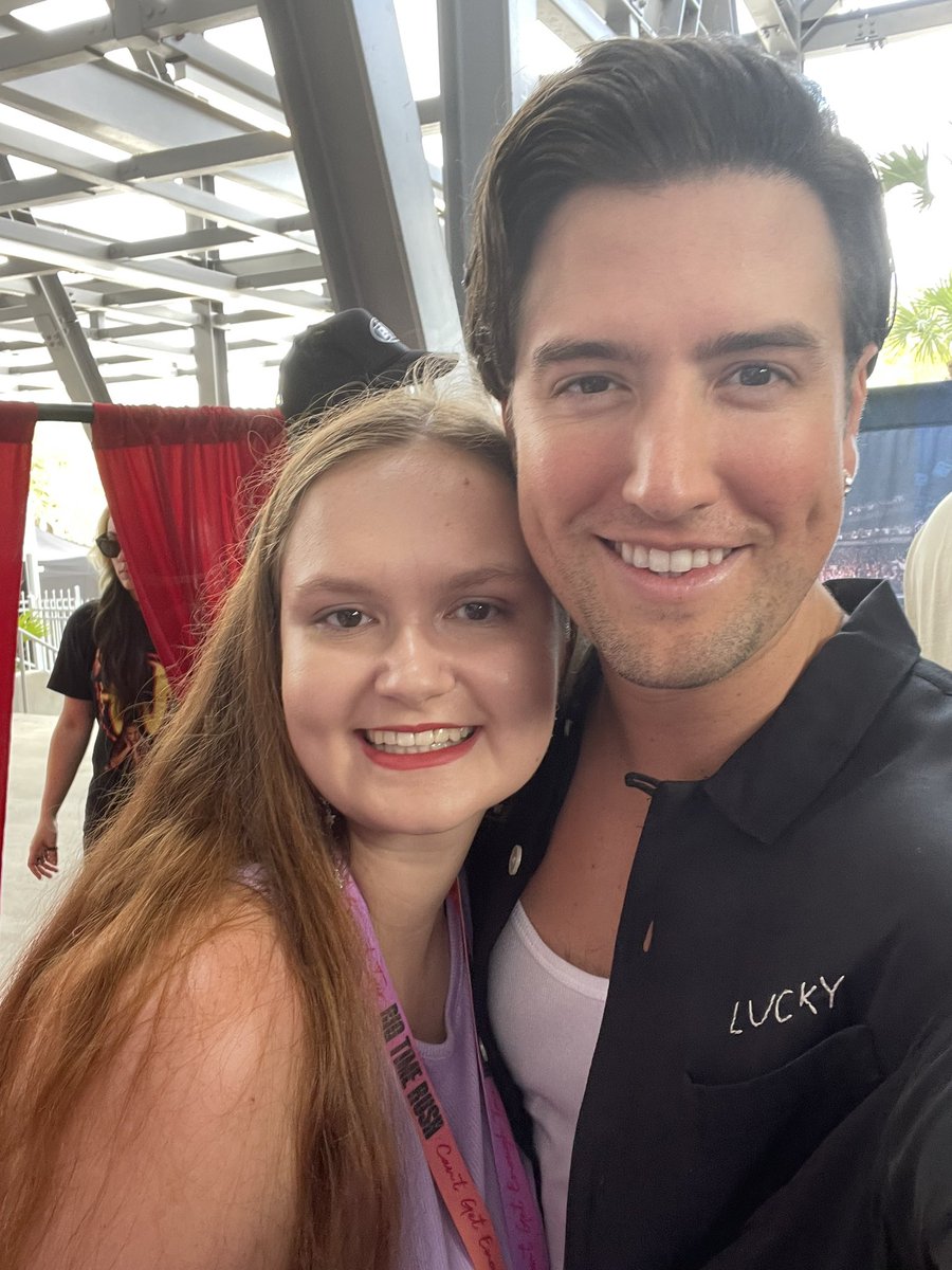 Callie04296787's tweet photo. Happy Birthday @1LoganHenderson ! I hope you have the best day because you absolutely deserve it! Thank you for everything you do for us and making me feel so special all summer 🫶🏼💕 https://t.co/R2sewfNicj