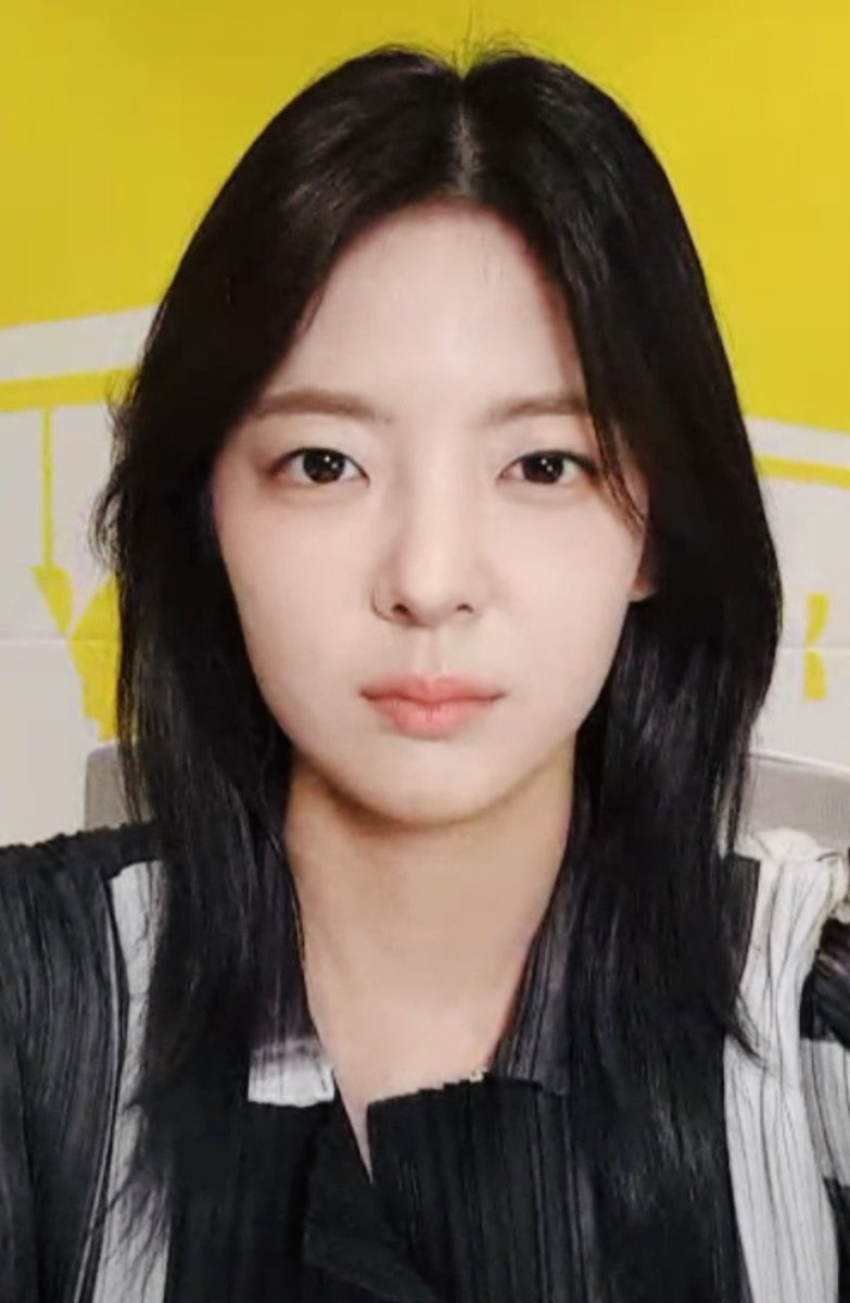 최랴가 따라하는 신륮 첫 셀카 📸