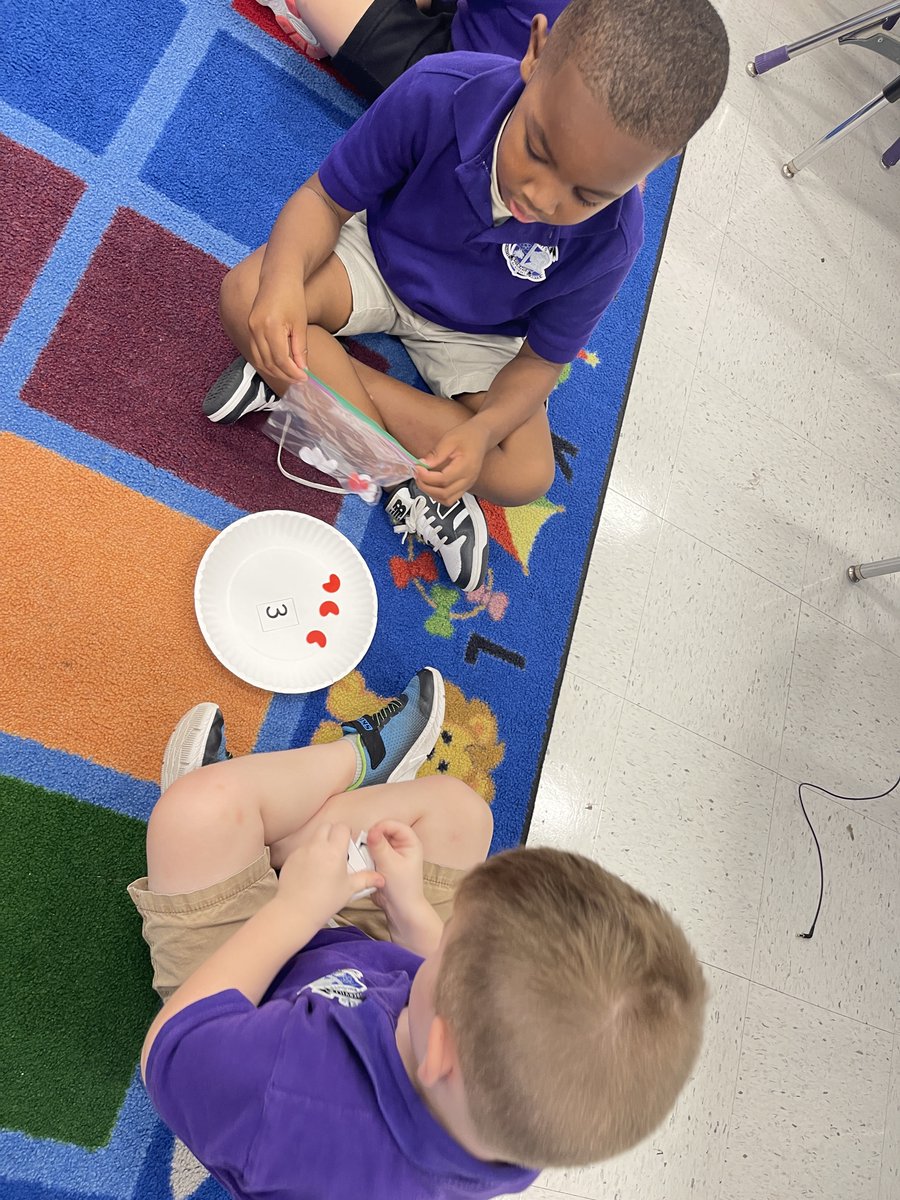 MSAW_Elementary's tweet photo. Ms. Nikki’s K class is learning about numbers and quantities by visiting our Kindergarten Restaurant. Students answer how many questions and create a group with specific number of objects. #krocks #MovingForward https://t.co/iS0uMeBMBX
