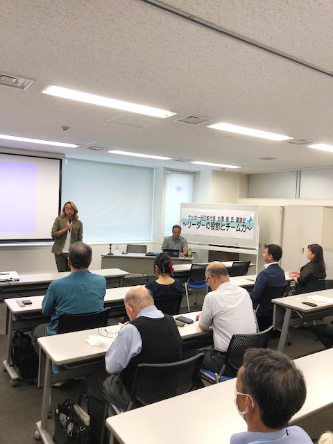 こんにちは！トキア企画です。
昨日は興産信用金庫市ヶ谷会にて北澤豪さんによる素晴らしい講演が開かれました。リーダーシップとチーム力についてのお話は、サッカーに詳しくない方々にも大いに感銘を与えました。信用金庫の皆さんも大感激。感謝です。 #北澤豪 #リーダーシップ #チーム力