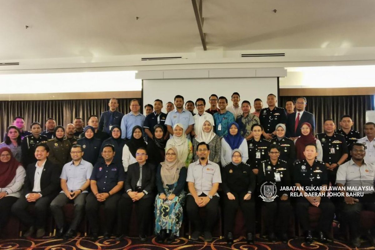 14 September 2023 | Khamis  

FOCUS GROUP DISCUSSION (FGD) KAJIAN PERANCANGAN MASA HADAPAN BAGI MENGURANGKAN KESESAKAN DAN MENINGKATKAN KESELAMATAN DI KOMPLEKS CIQ

#setiaberbakti  #RELAjiwaMalaysia
 <a href="/KDNPUTRAJAYA/">KDN🇲🇾</a> <a href="/relamalaysia/">relamalaysia</a> <a href="/yahyakgc/">Yahya Sulaiman</a> <a href="/RELA_Johor/">RELA Negeri Johor</a> <a href="/normanosak/">LongMan81</a> <a href="/RELAkulai/">RELA Kulai</a>