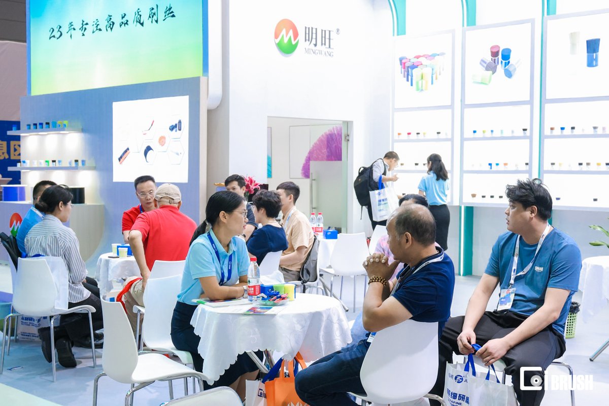 CIBRUSH1's tweet image. The second day of #CIBRUSH2023
There are still a lot of visitors come here. Everyone is full of energy and talking to each other with smiles. Let's make the #brush &amp;amp; #brushmaking industry bigger and stronger together. bj3.infosalons.com.cn/reg/CIB23SZON/…
