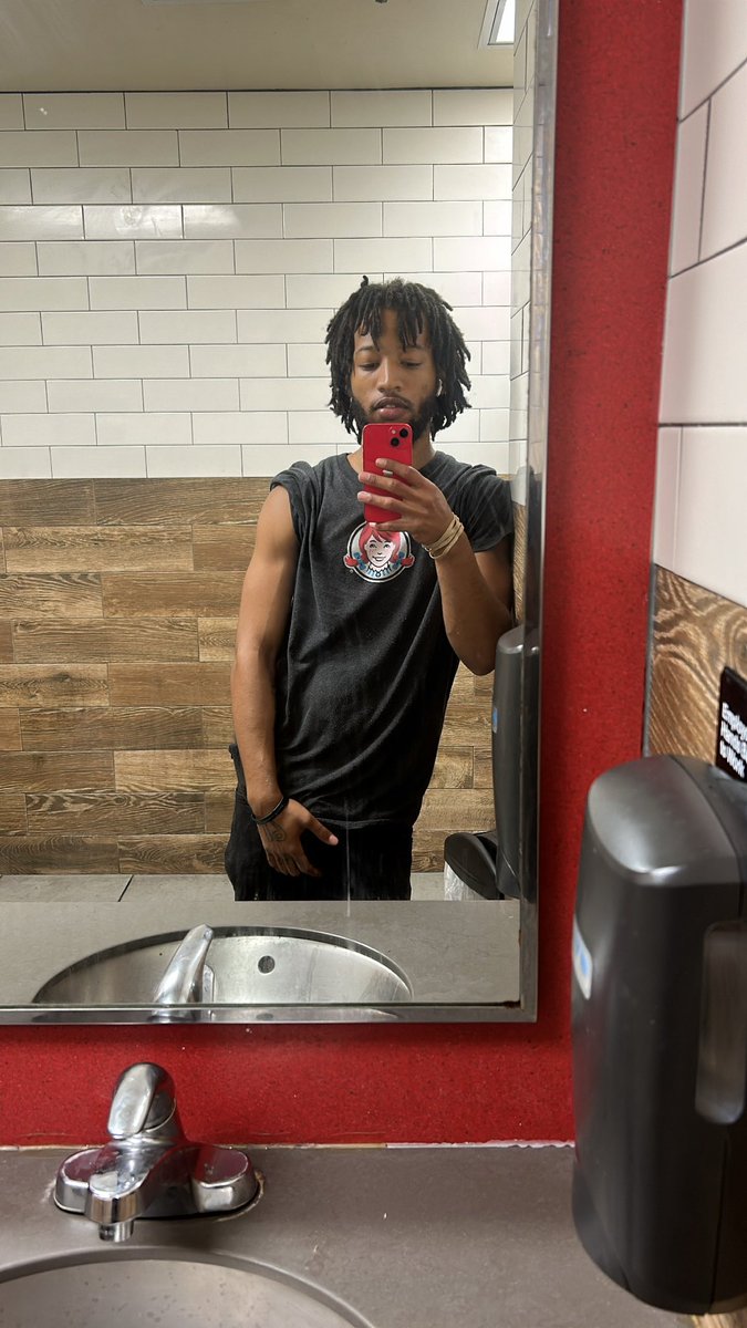 CombosShared's tweet image. 3:24 am .. you working late or you am shift ?? @Wendys really a Wendy’s worker all that talk about not working at a fast food 😂🤦🏽‍♂️