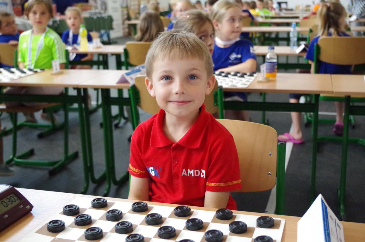 CcgamesI's tweet photo. Mistrzostwa Polski Dzieci 🧒

👉 W dniach 15-17 września w Policach zostaną rozegrane Mistrzostwa Polski Dzieci 🇵🇱 do lat 6 oraz 8 w warcabach stupolowych. W turnieju weźmie udział ponad 60 uczestników.🏆

Głęboko wierzymy, że turniej wyłoni wiele nowych warcabowych talentów! 💚 https://t.co/b4CFIJr6x5