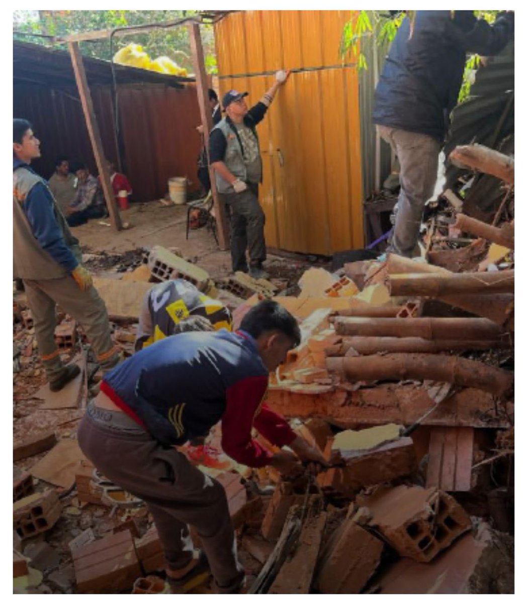 LFdCesmas's tweet photo. La @OrquestaRecicla #Cateura🇵🇾, tan admirada por @AlejandroSanz, fue destruida, en parte, por fuertes lluvias el pasado 4 de septiembre.
Ahora toca reconstruir aulas e ilusiones💪🏼♥️
Por ello han puesto en marcha esta iniciativa ➡️ https://t.co/9oZGn8RJaV
Solidaridad 🙏🏼 https://t.co/JPABQjf8tI