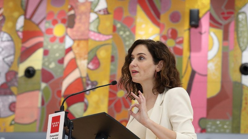 Caos en lo público, negocio en lo privado.
Con la Sanidad Pública colapsada, las subvenciones a todo lo privado, la supresión de impuestos a las grandes fortunas, Madrid es el paraíso de los ricos, y  la tumba de los pobres.
3.000 profesores menos en la vuelta al cole de Ayuso.