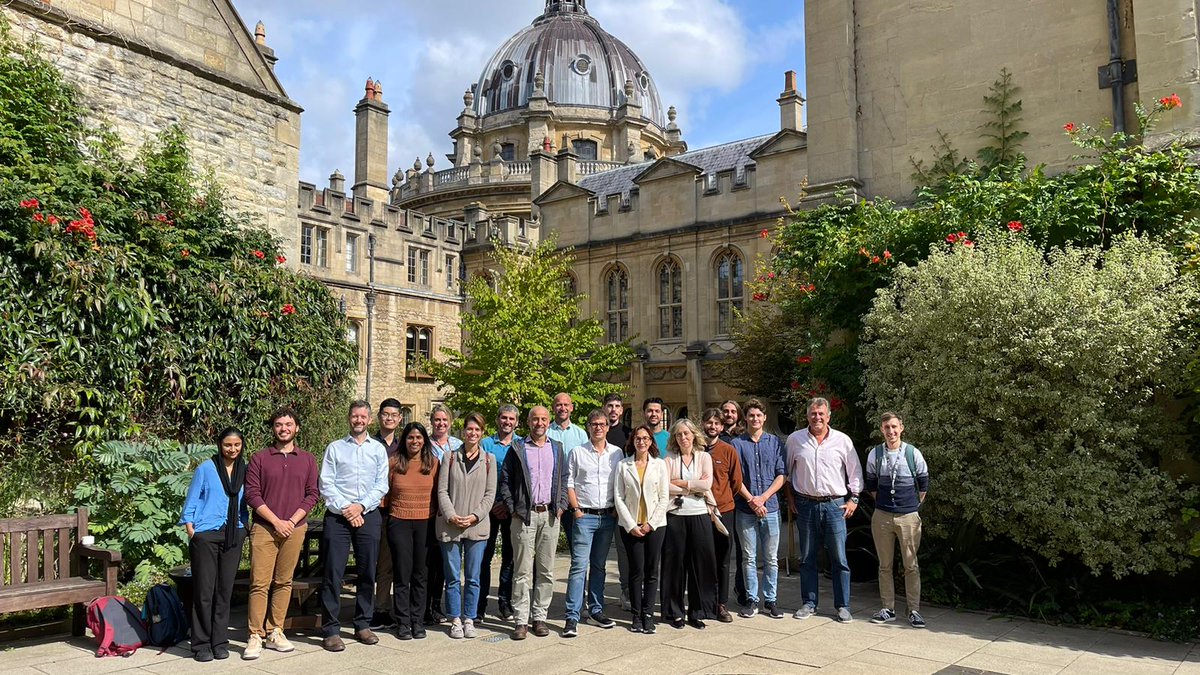 IrsiCaixa's tweet photo. 🇬🇧 This week, IrsiCaixa researchers traveled to Oxford to attend the 5th Meeting Oxford-IrsiCaixa.

🦠 Researchers presented and shared updated data of the HIV/AIDS projects they are currently working on. https://t.co/05kEmk0Ypi